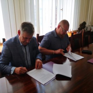 Podpisanie umowy na budowę ul. Czereśniowej i Winogronowej w Chojnicach